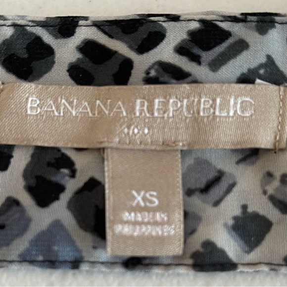 Banana Republic Layered Grey Snakeskin Print Sleeveless V-Neck, Back Top… - Picture 4 of 4